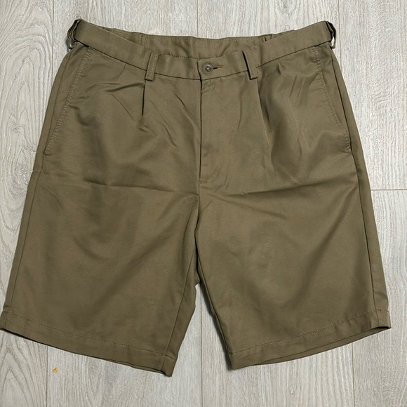 🔥BUNDLESALE Mens 34 Haggar pleated shorts - Picture 1 of 5